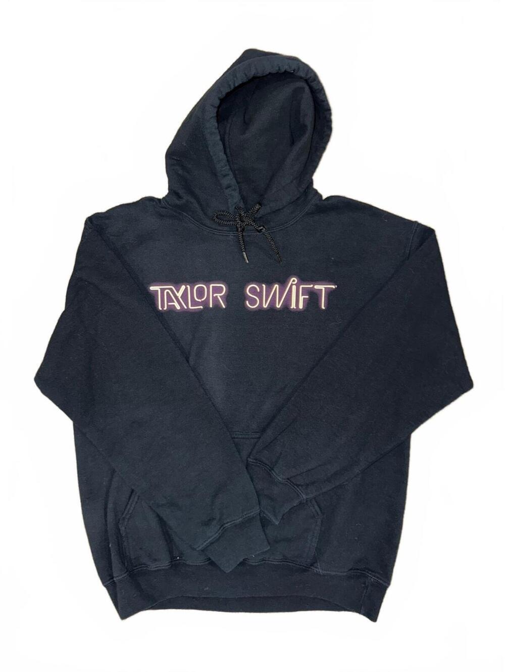 Women’s Taylor Swift black “1989 World Tour”hoodie Size Medium